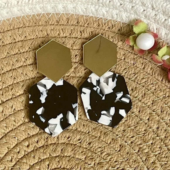 Black and White Marbled Gold Earrings - Picture 1 of 3